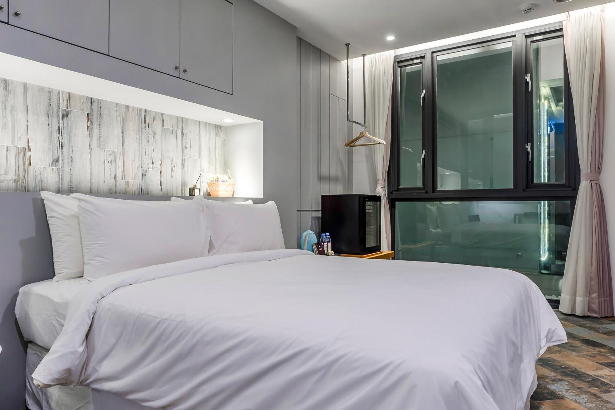 Han Yan Design Hotel Yuchi Bagian luar foto